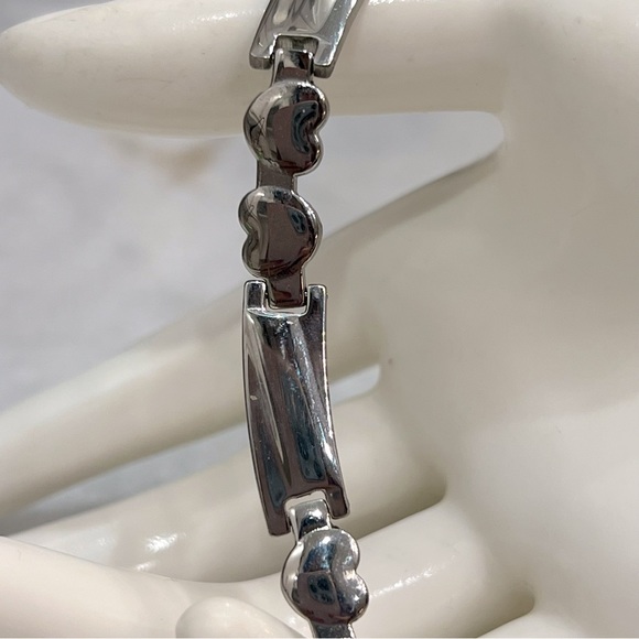 Hearts and Kisses Silver Necklace - Picture 6 of 10